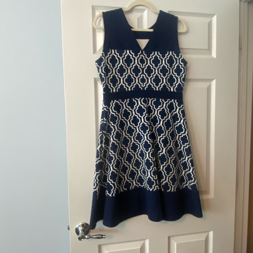 Dress - Picture 2 of 5